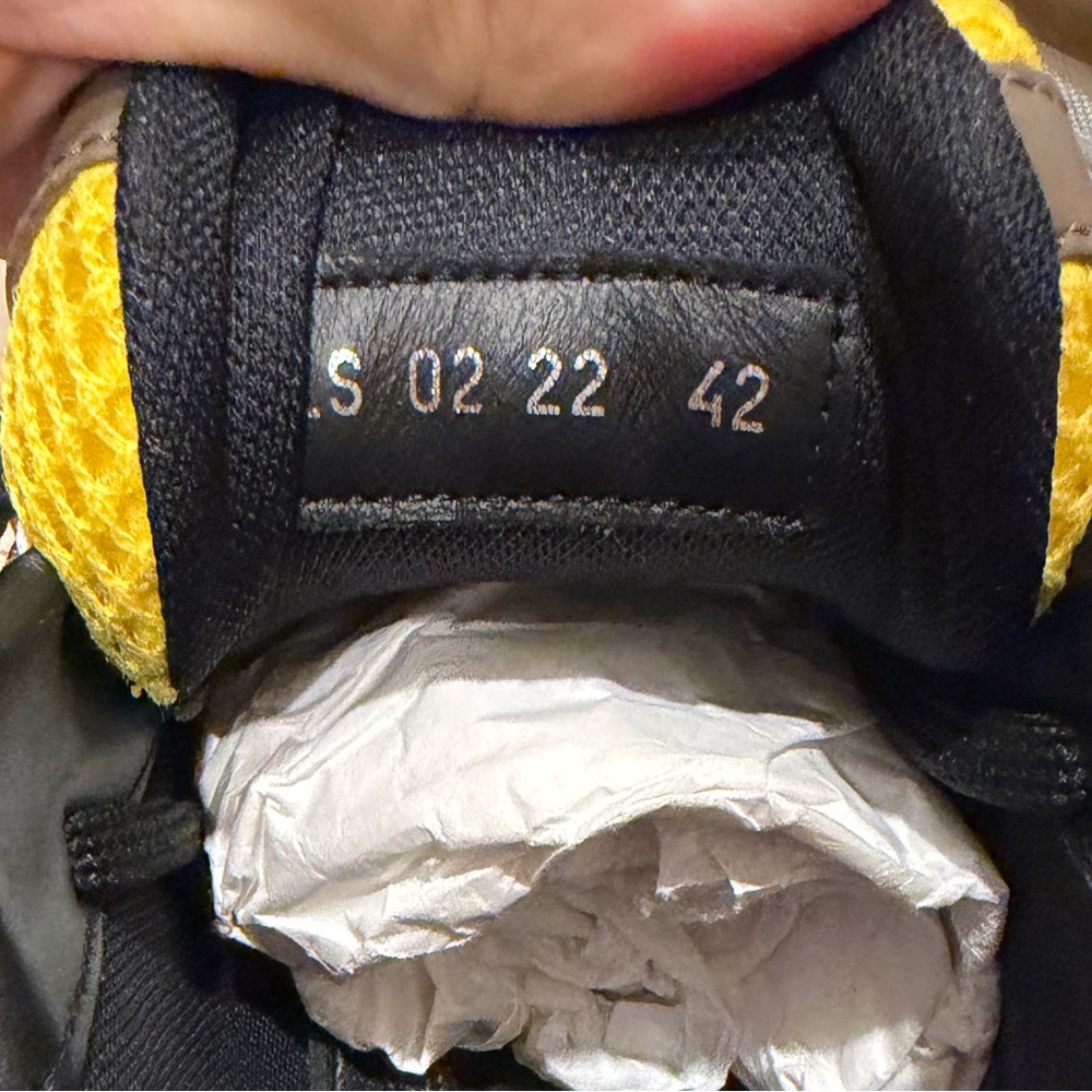 Dior sneaker M-B22 Calfskin , size 42. (Like new) - Picture 7 of 9